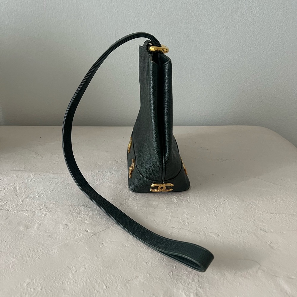 Rare Vintage Chanel Emerald Green with Gold Bucket Bag with Iconic Design - Picture 6 of 11
